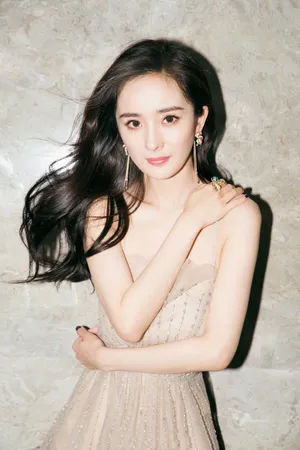 性感美女杨幂妩媚优雅透视写真_2