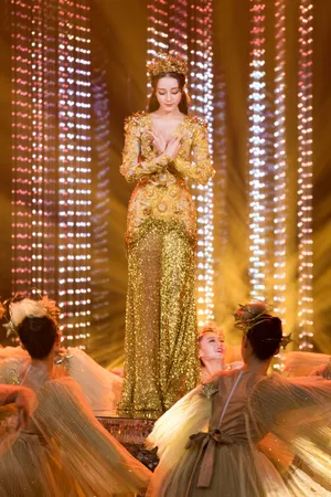 性感美女迪丽热巴蕾丝透视诱惑写真_4