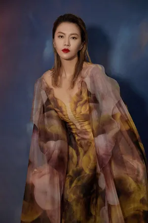性感美女谭维维妩媚优雅写真_5
