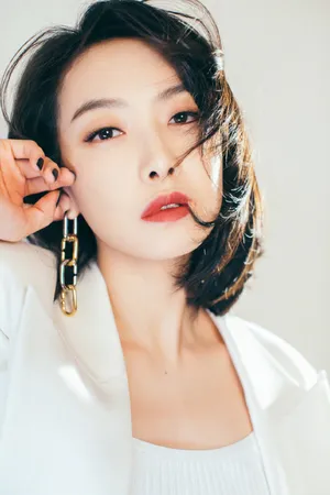 性感美女宋茜妩媚优雅撩人写真
