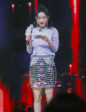 杨幂《追光吧哥哥》最新彩排私服图片