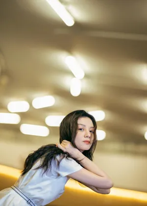 春夏文艺灵动少女感写真图片_10