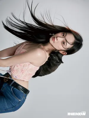 张艺凡刘些宁黑白双生大片写真图片_8