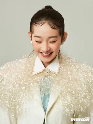张艺凡刘些宁黑白双生大片写真图片_11