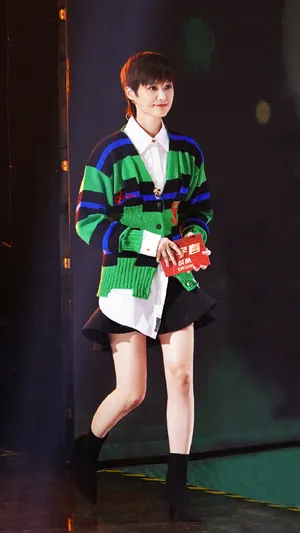 性感美女明星李宇春妩媚优雅写真_2