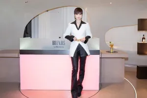 性感美女明星李宇春妩媚优雅写真_3