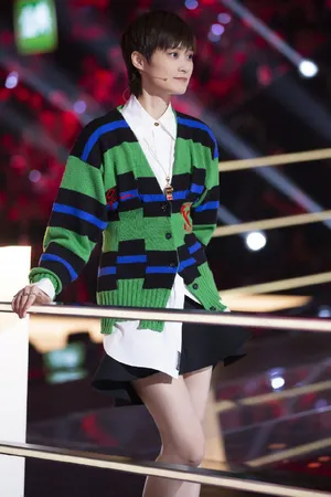 性感美女明星李宇春妩媚优雅写真_6
