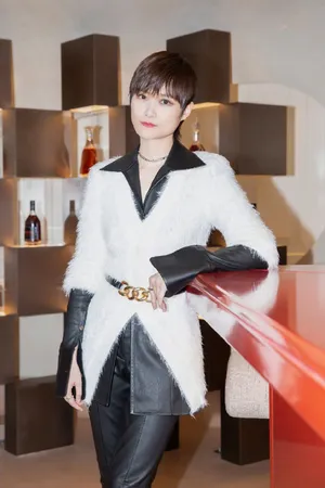 性感美女明星李宇春妩媚优雅写真_7