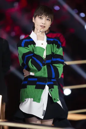 性感美女明星李宇春妩媚优雅写真_9