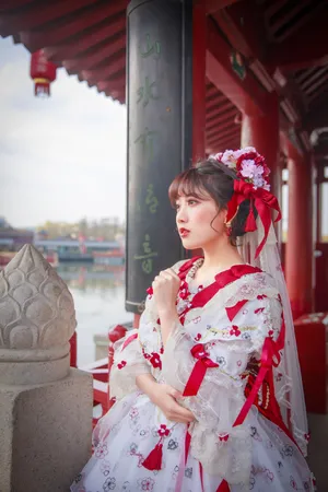李艺彤lo裙造型养眼写真图片
