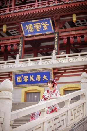 李艺彤lo裙造型养眼写真图片_8