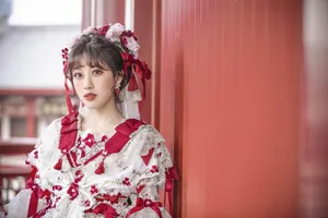 李艺彤lo裙造型养眼写真图片_12