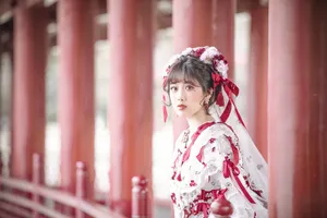 李艺彤lo裙造型养眼写真图片_14