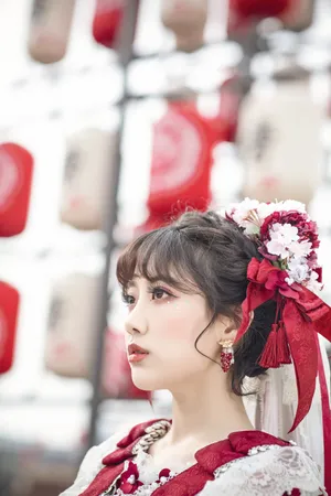 李艺彤lo裙造型养眼写真图片_16