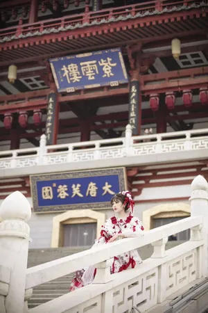李艺彤lo裙造型养眼写真图片_17