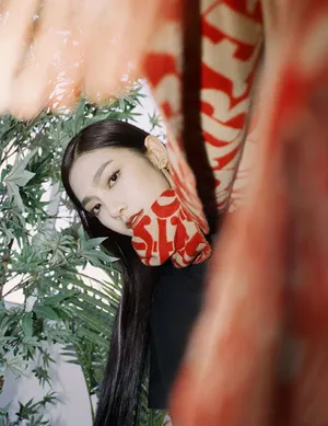 曾可妮字母围巾时尚写真图片