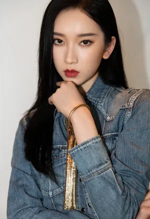 刘令姿牛仔套装甜酷写真图片_5