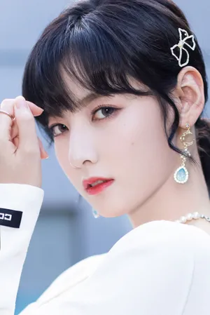 硬糖少女303赵粤露背白裙性感写真图片_5