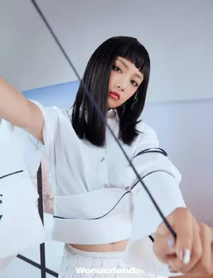 吴佳怡《Wonderland》潮流性感写真大片
