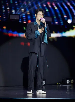 赵弈钦2020腾讯视频doki人气舞台帅气写真图片_7