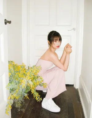 虞书欣粉裙甜美鲜花大片写真图片_9