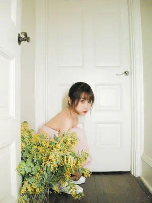 虞书欣粉裙甜美鲜花大片写真图片_15