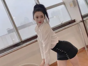 性感美女宣璐前凸后翘写真