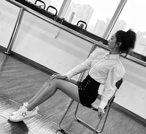 性感美女宣璐前凸后翘写真