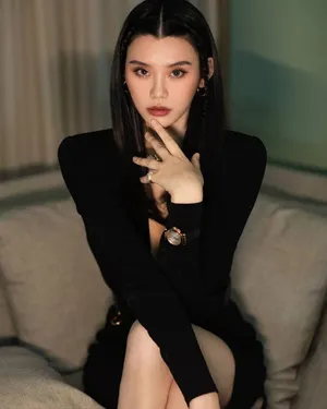 性感美女明星奚梦瑶妩媚优雅写真