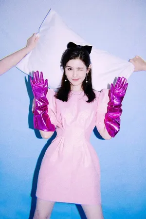 美女明星哈妮克孜粉红泡泡袖优雅写真_3