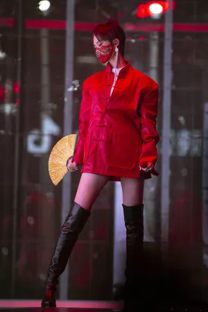 一袭红衣李宇春性感写真_3