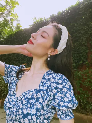 钟楚曦蓝色碎花裙复古浪漫图片_3
