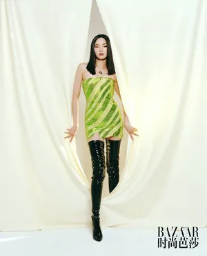 雎晓雯古灵精怪性感可爱展现魅力写真图片