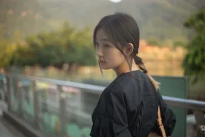 周依然黑裙少女甜美写真图片_14