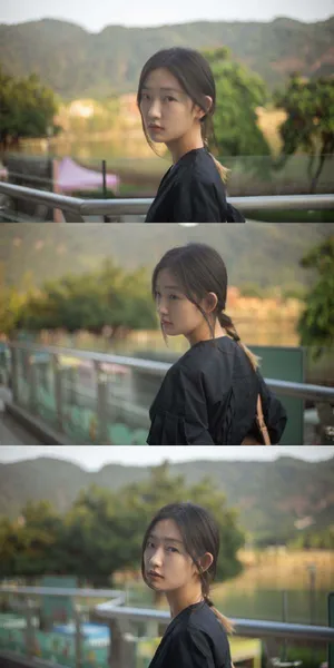 周依然黑裙少女甜美写真图片_16
