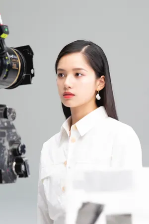 张婧仪白裙清秀靓丽写真图片_5