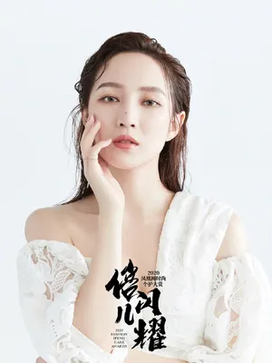 孟佳湿发性感撩人写真图片