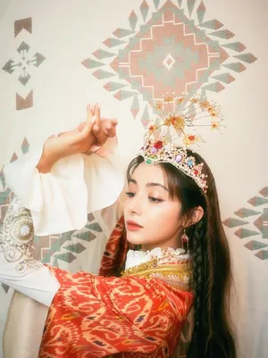 麦迪娜舞裙性感唯美写真图片