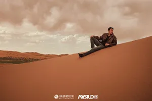 王千源秋日沙漠大片写真图片_1