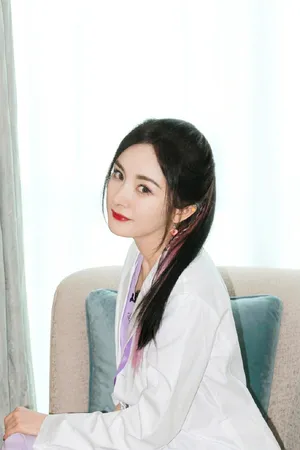 杨幂医生造型白大褂粉色挑染高马尾元气美照图片_6