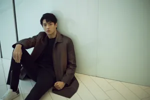 陈靖可皮质风衣帅气活动照图片_6