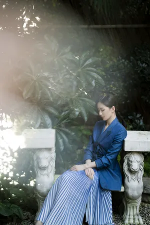 刘诗诗蓝色长裙优雅写真图片_7