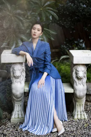 刘诗诗蓝色长裙优雅写真图片_8