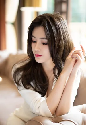 汤晶媚优雅知性写真图片_1