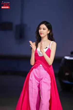 宋妍霏粉色浪漫综艺剧照图片_13