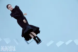 戚薇时尚新刊封面大片写真图片_2