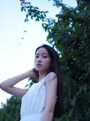 杨肸子白色长裙清新写真图片_5