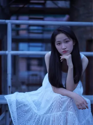 杨肸子白色长裙清新写真图片_6