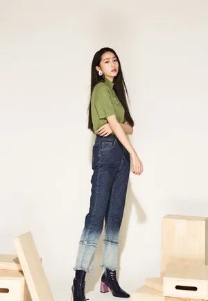 杨肸子黑长直时尚写真图片_5