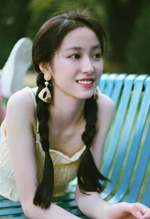 杨肸子麻花辫甜美写真图片_6